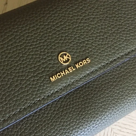 Michael Kors Olive Leather Phone Wristlet - Picture 5 of 13